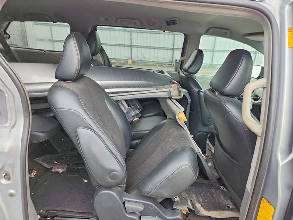 2014 TOYOTA SIENNA