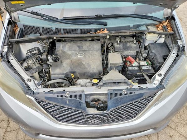 2014 TOYOTA SIENNA