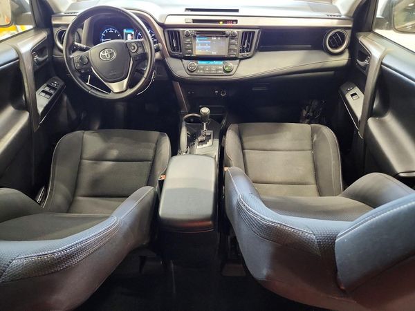 2017 TOYOTA RAV4 XLE