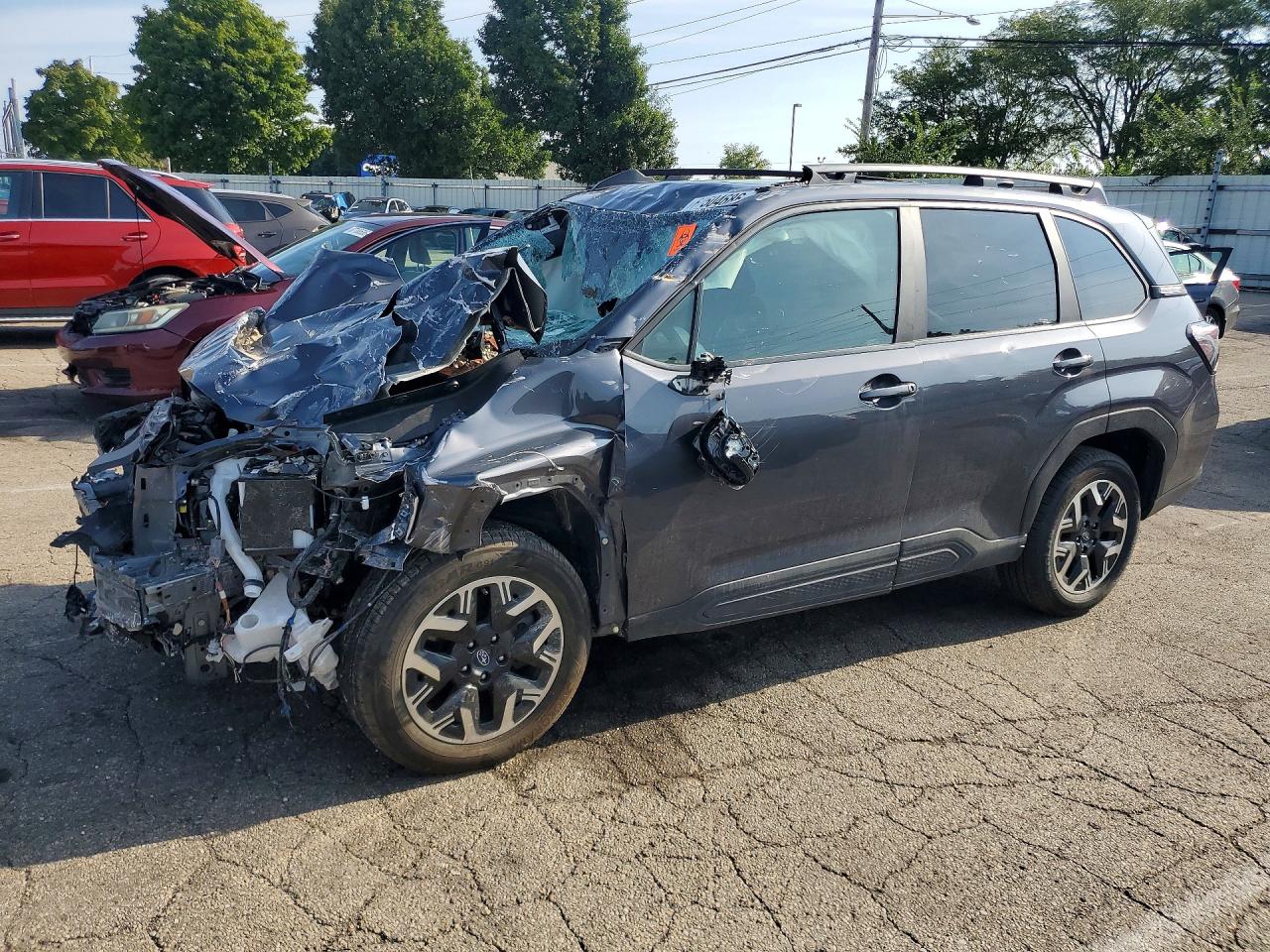 2025 SUBARU FORESTER Premium Base — Front 3/4