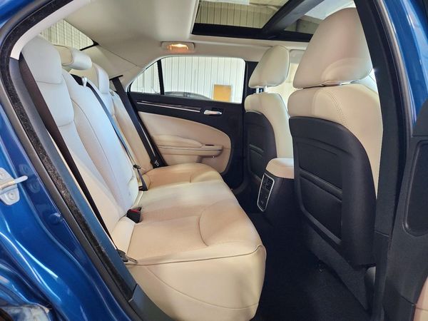 2023 CHRYSLER 300