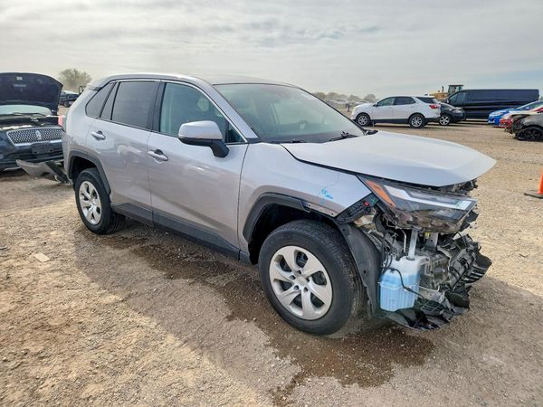 2024 TOYOTA RAV4 LE — Passenger 3/4
