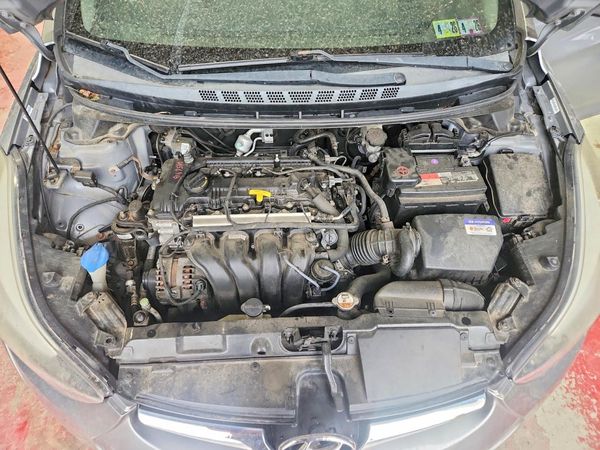 2014 HYUNDAI ELANTRA GLS (Middle)