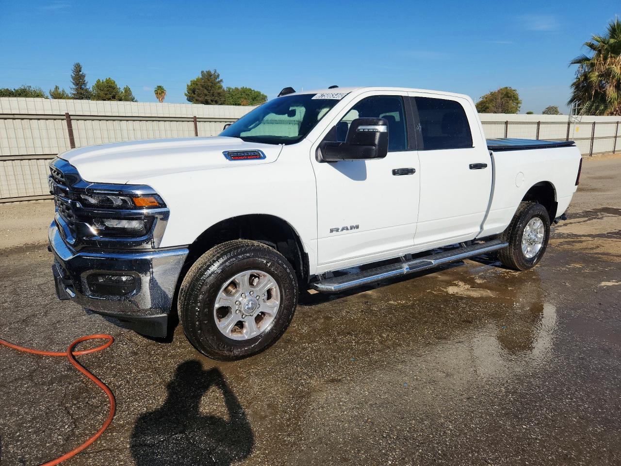 2026 RAM 2500 BIG HORN CREW CAB 4X4 — Front 3/4