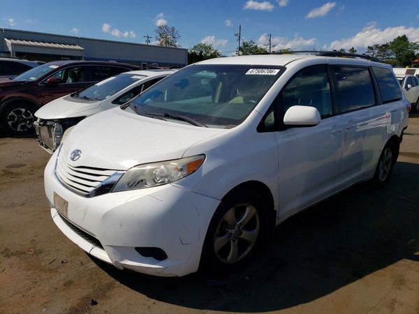 2015 TOYOTA SIENNA