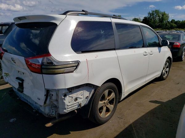 2015 TOYOTA SIENNA