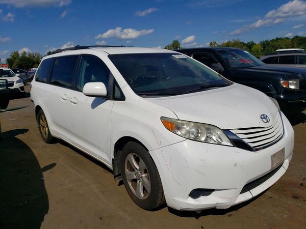 2015 TOYOTA SIENNA