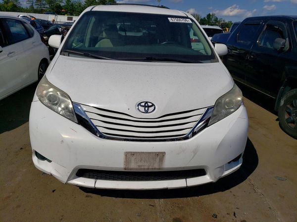 2015 TOYOTA SIENNA