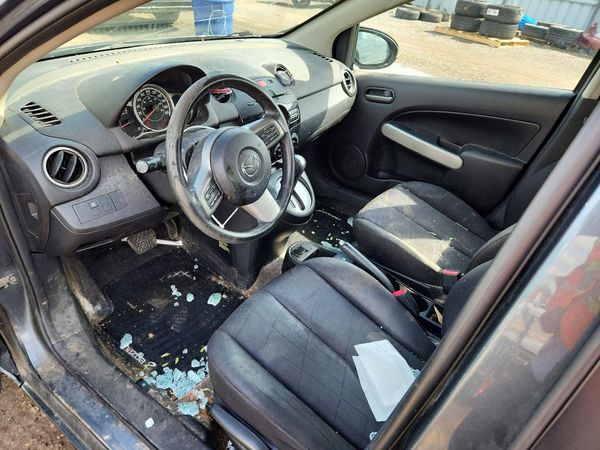 2012 MAZDA 2 Sport/GX — CKPT