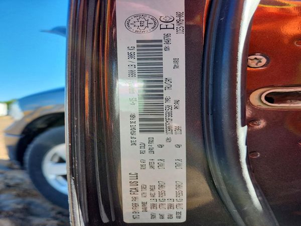 2015 RAM 1500 ST — VINS