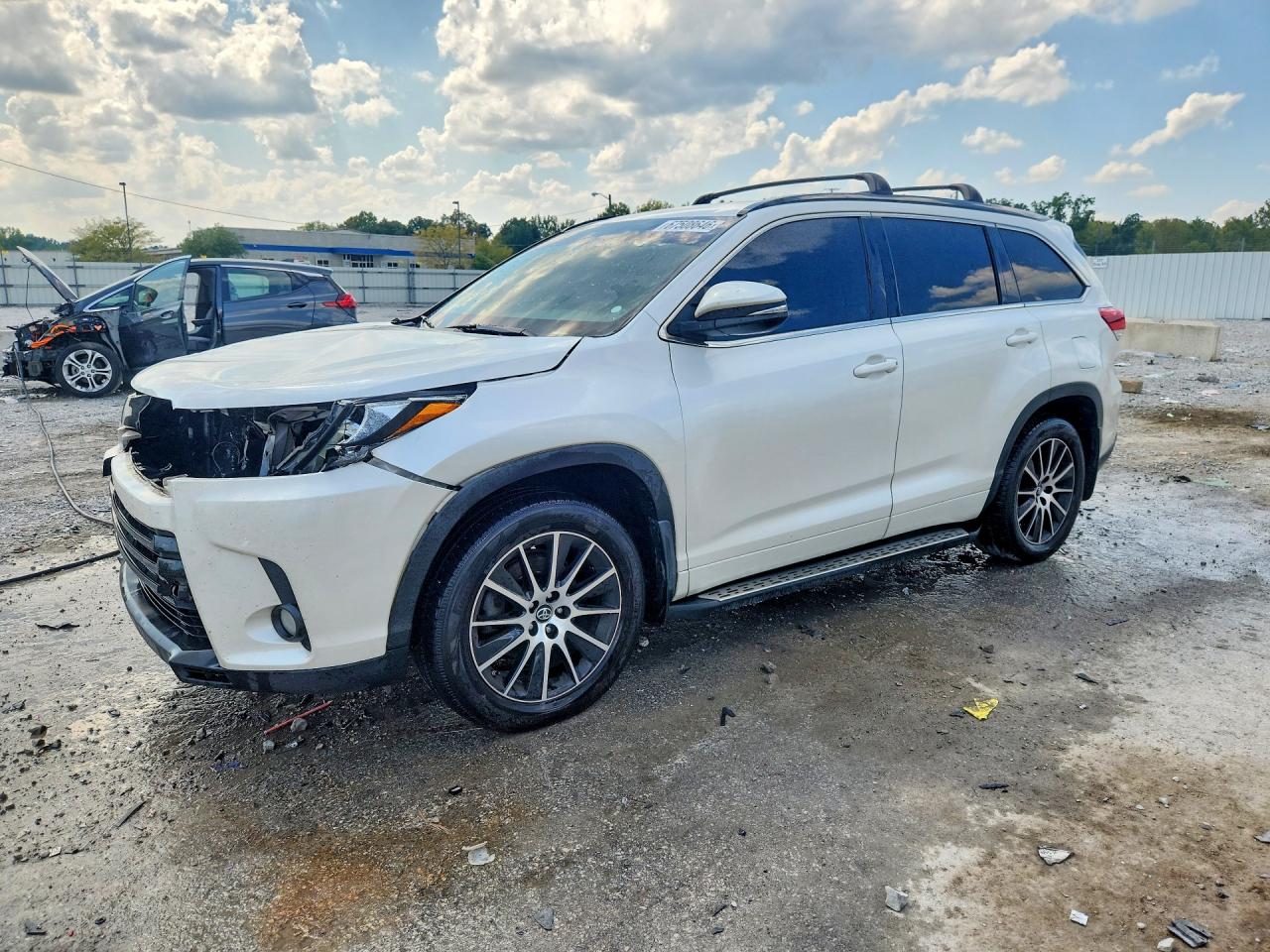 2017 TOYOTA HIGHLANDER