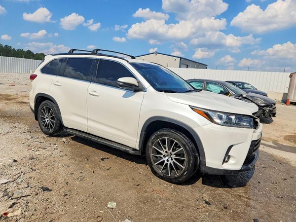 2017 TOYOTA HIGHLANDER