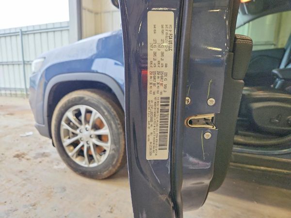 2019 JEEP CHEROKEE — VINS