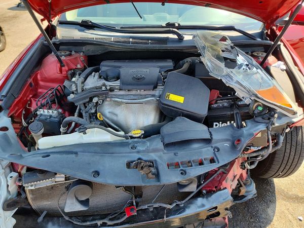 2012 TOYOTA CAMRY — Engine bay