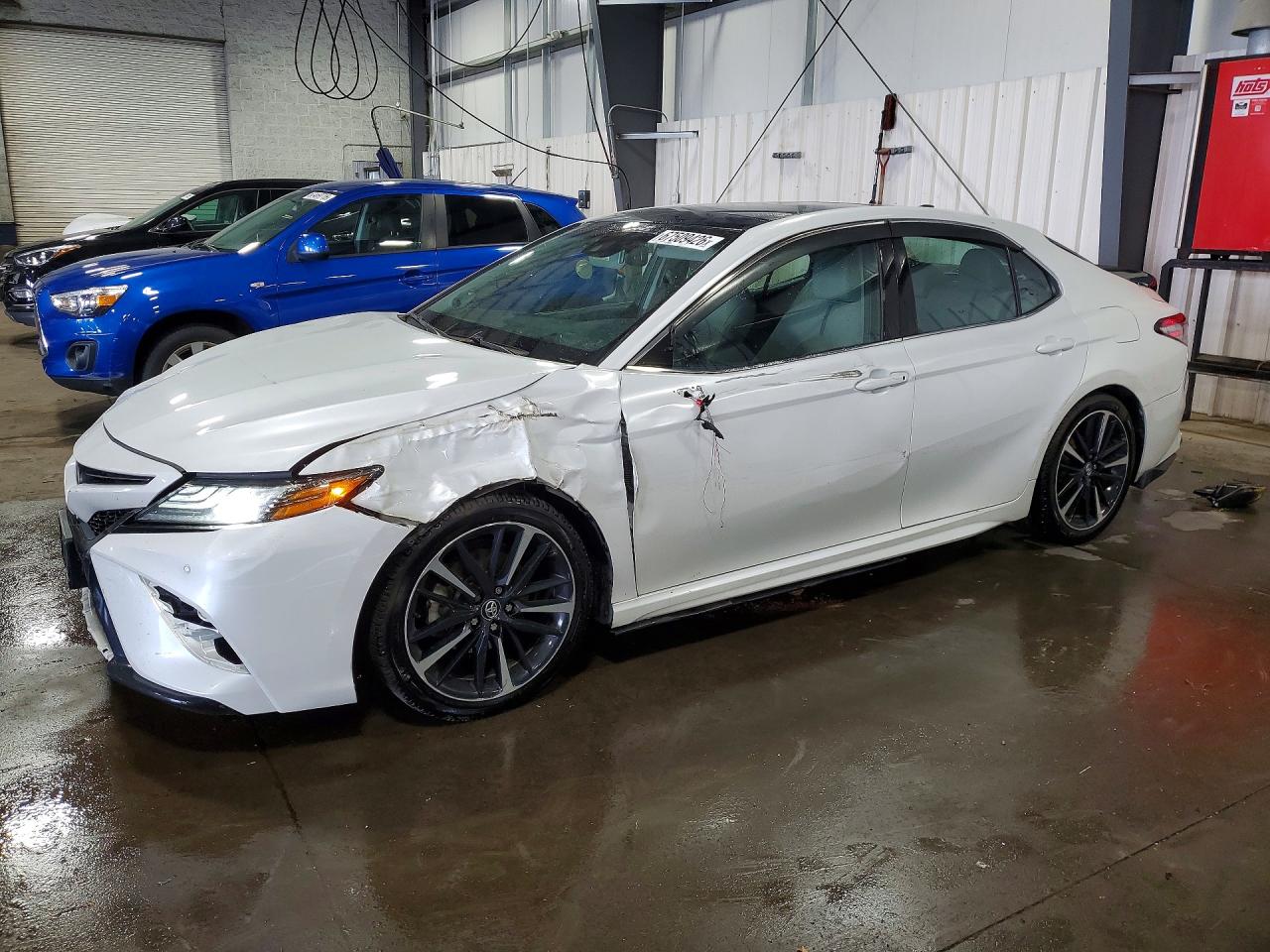 2018 TOYOTA CAMRY — Front 3/4