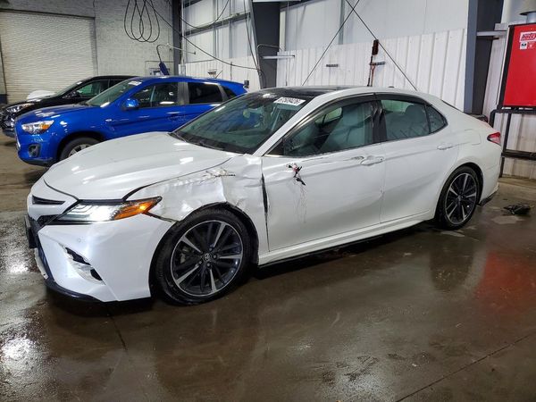 2018 TOYOTA CAMRY — Front 3/4