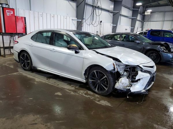2018 TOYOTA CAMRY — Passenger 3/4