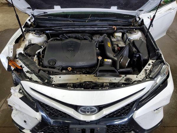 2018 TOYOTA CAMRY — Engine bay