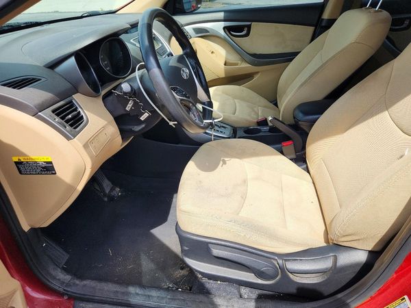 2012 HYUNDAI ELANTRA