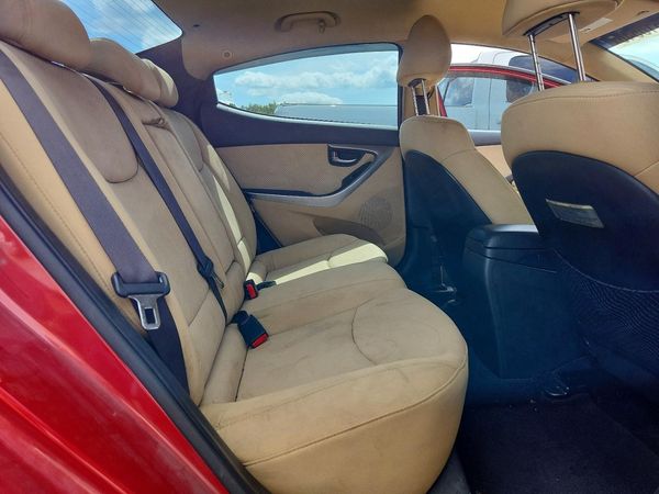 2012 HYUNDAI ELANTRA