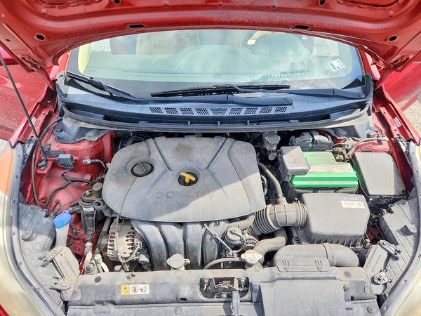 2012 HYUNDAI ELANTRA