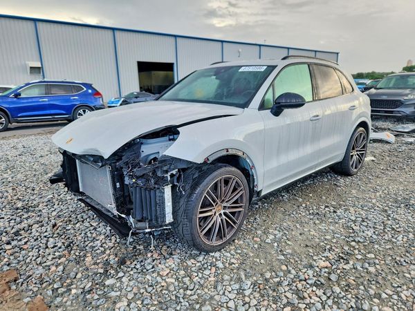 2022 PORSCHE CAYENNE
