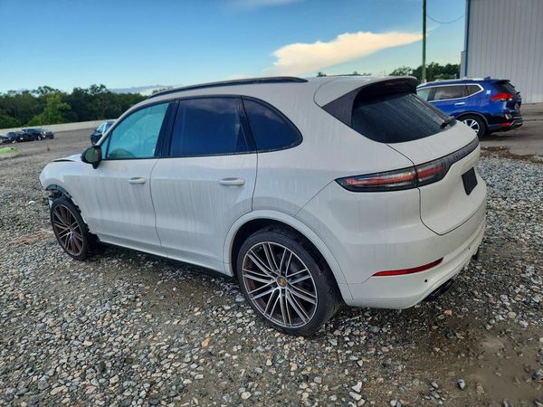 2022 PORSCHE CAYENNE Base