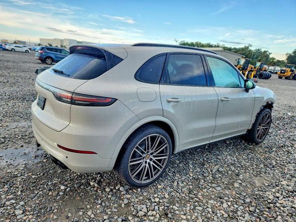 2022 PORSCHE CAYENNE Base