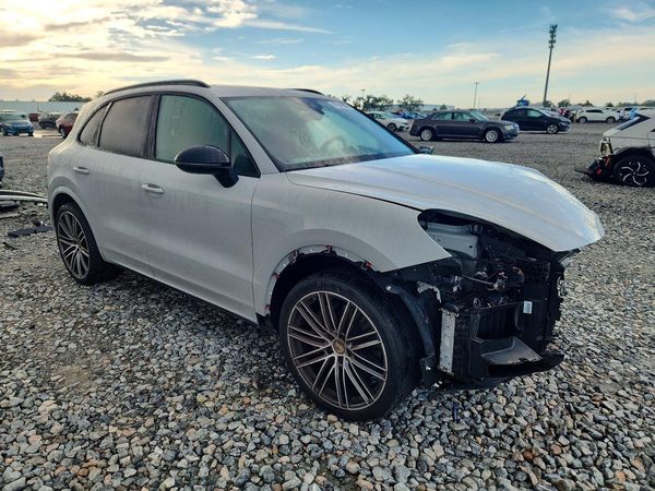 2022 PORSCHE CAYENNE Base