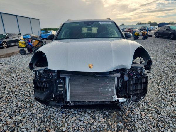 2022 PORSCHE CAYENNE Base