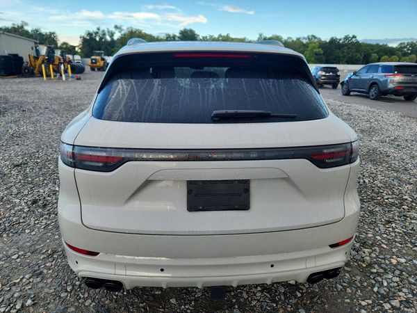 2022 PORSCHE CAYENNE Base