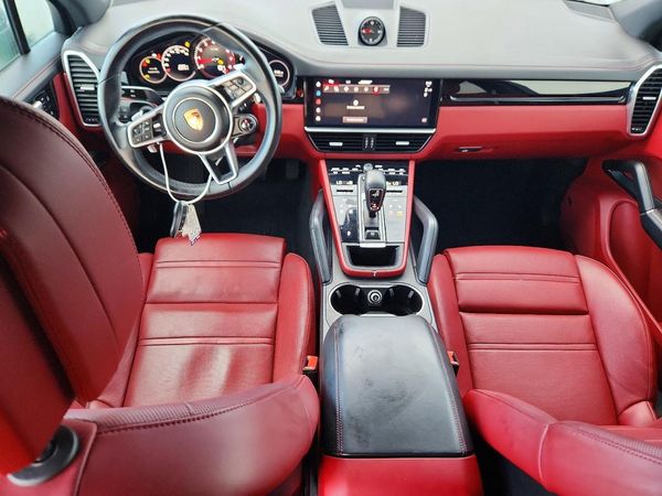 2022 PORSCHE CAYENNE Base