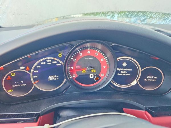 2022 PORSCHE CAYENNE Base