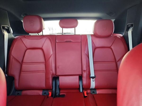2022 PORSCHE CAYENNE Base