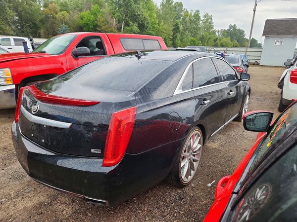 2013 CADILLAC XTS Platinum Collection
