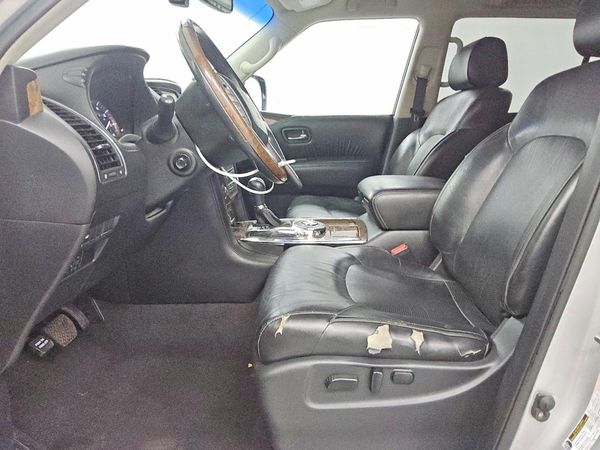 2016 INFINITI QX80 — DENT