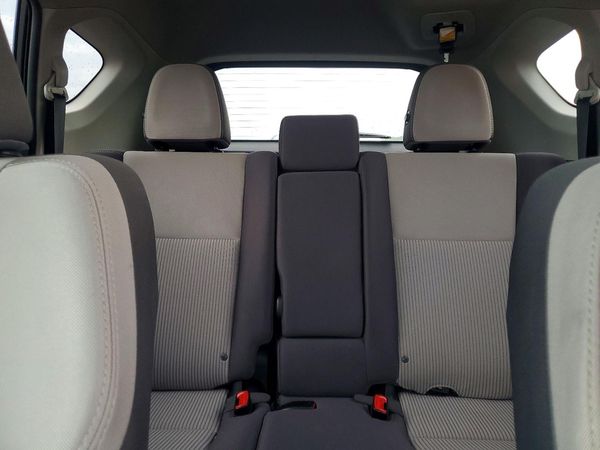 2015 TOYOTA RAV4 XLE (M Grade)