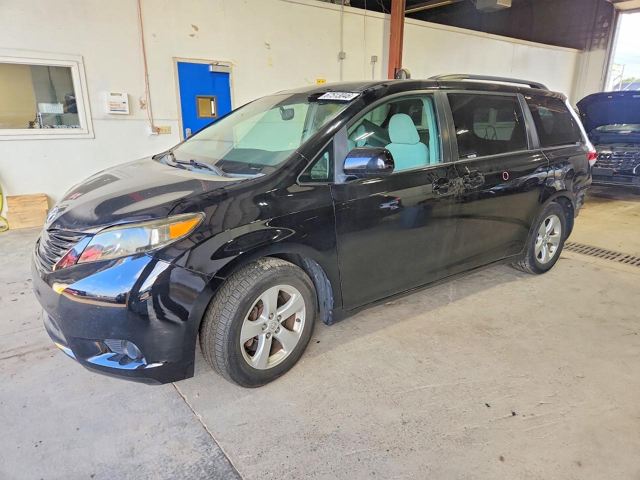 2013 TOYOTA SIENNA