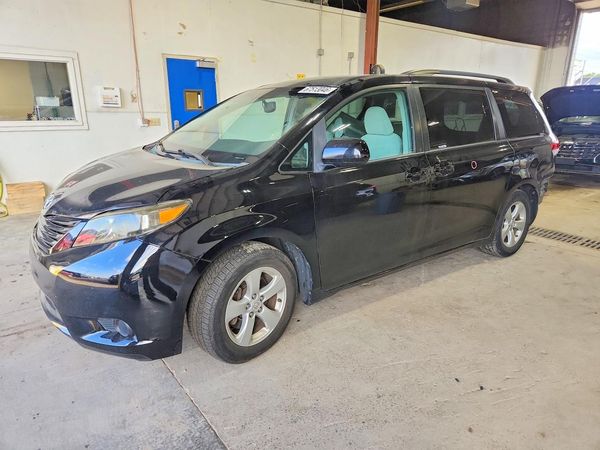2013 TOYOTA SIENNA