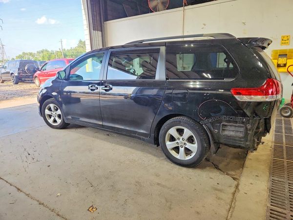 2013 TOYOTA SIENNA