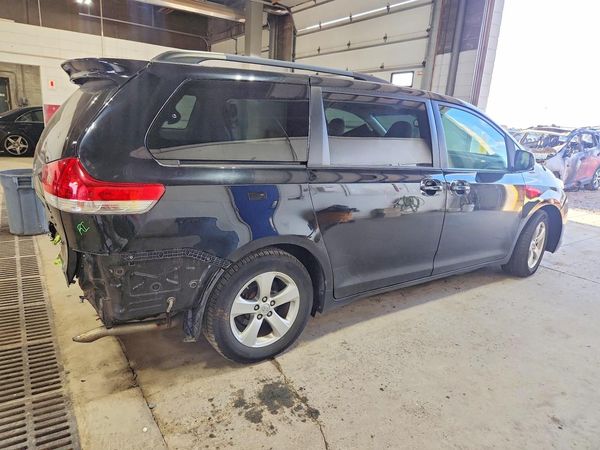 2013 TOYOTA SIENNA