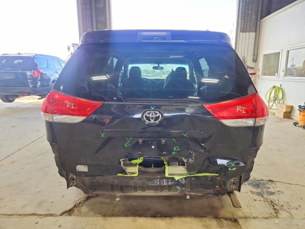 2013 TOYOTA SIENNA