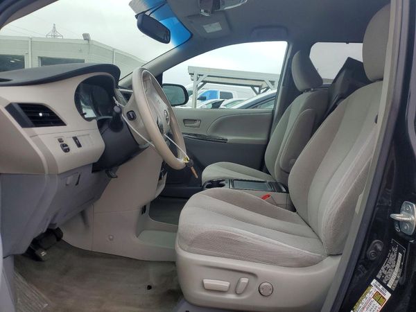 2013 TOYOTA SIENNA