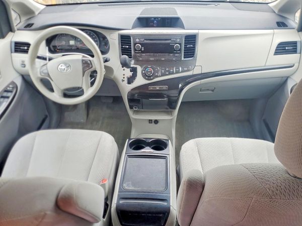 2013 TOYOTA SIENNA