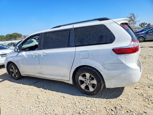2016 TOYOTA SIENNA
