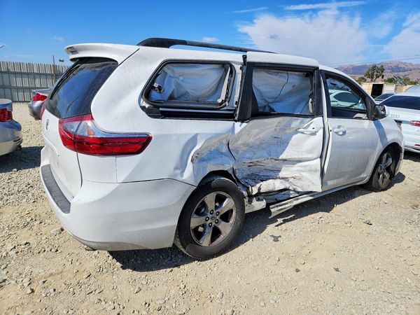 2016 TOYOTA SIENNA