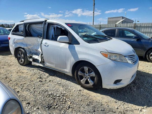 2016 TOYOTA SIENNA