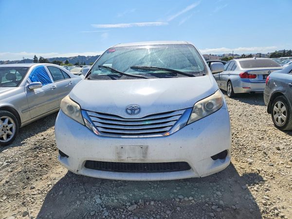 2016 TOYOTA SIENNA