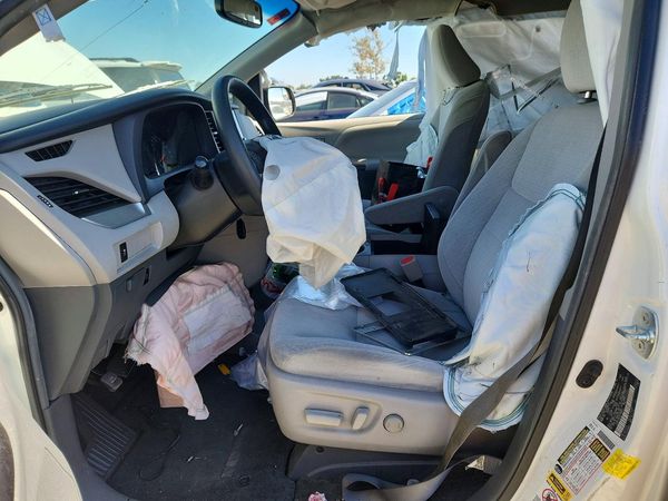 2016 TOYOTA SIENNA