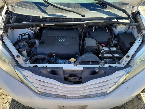 2016 TOYOTA SIENNA